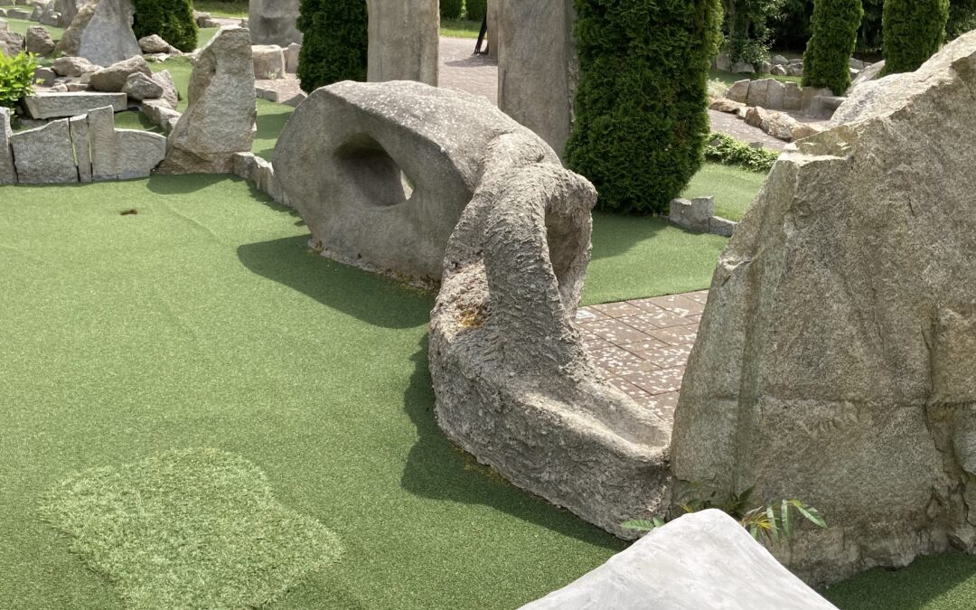 ADVENTURE GOLF